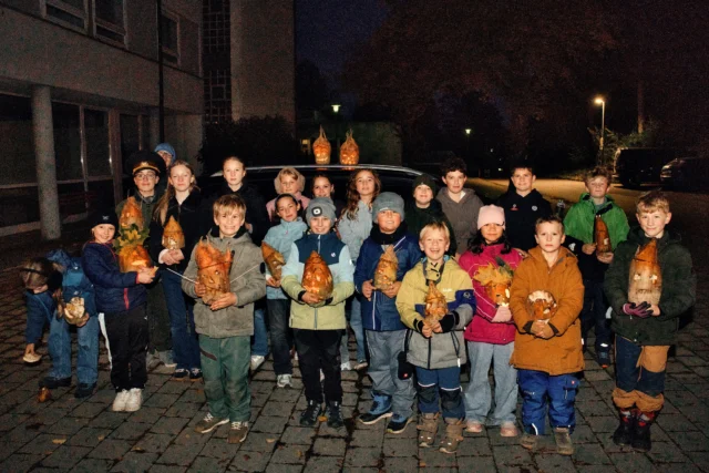 1,2,3 Rübengeisterschnitzen 🎃 
Auch dieses Jahr haben wir die wildesten und gruseligsten Rübengeister geschnitzt. Die Wölflinge, Jupfis & Pfadis haben dabei ihrer Kreativität freien Raum gelassen und den dicken Zuckerrüben einen neuen Look verpasst 🔪

#DPSG #schnitzen #Oktober